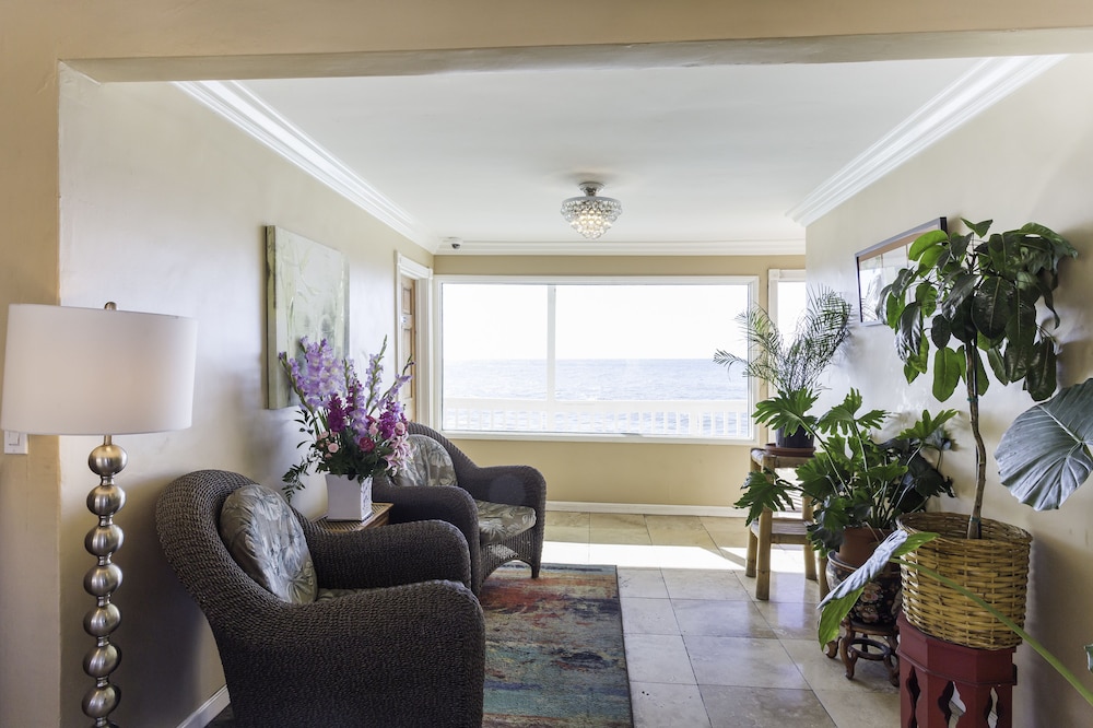 cliff house inn on the ocean