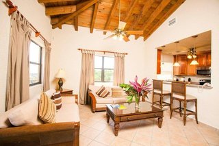 clarion suites roatan at pineapple villas