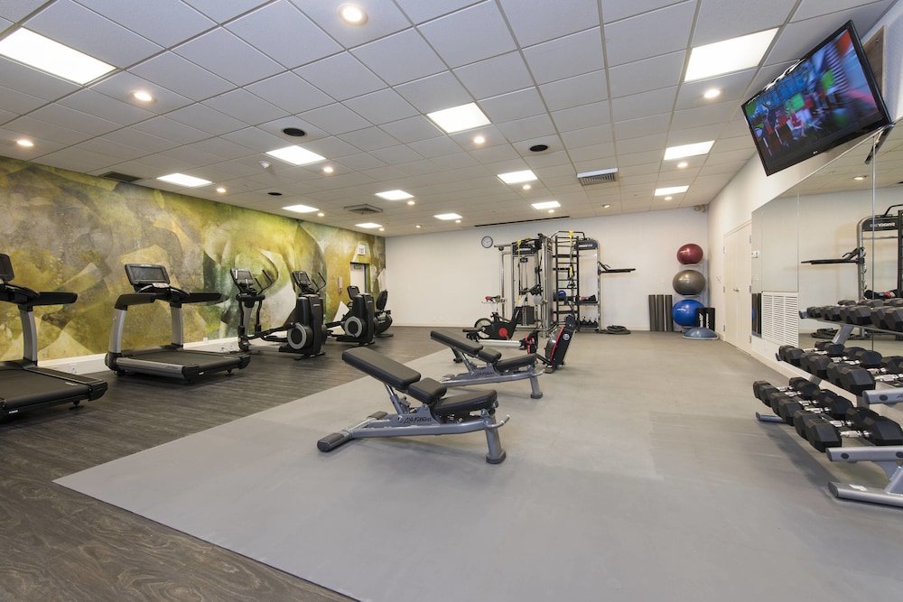 sonesta hotel grand rapids airport