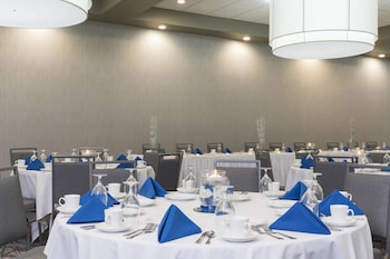 sonesta hotel grand rapids airport