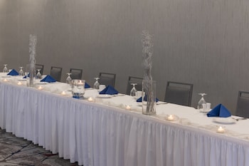 sonesta hotel grand rapids airport