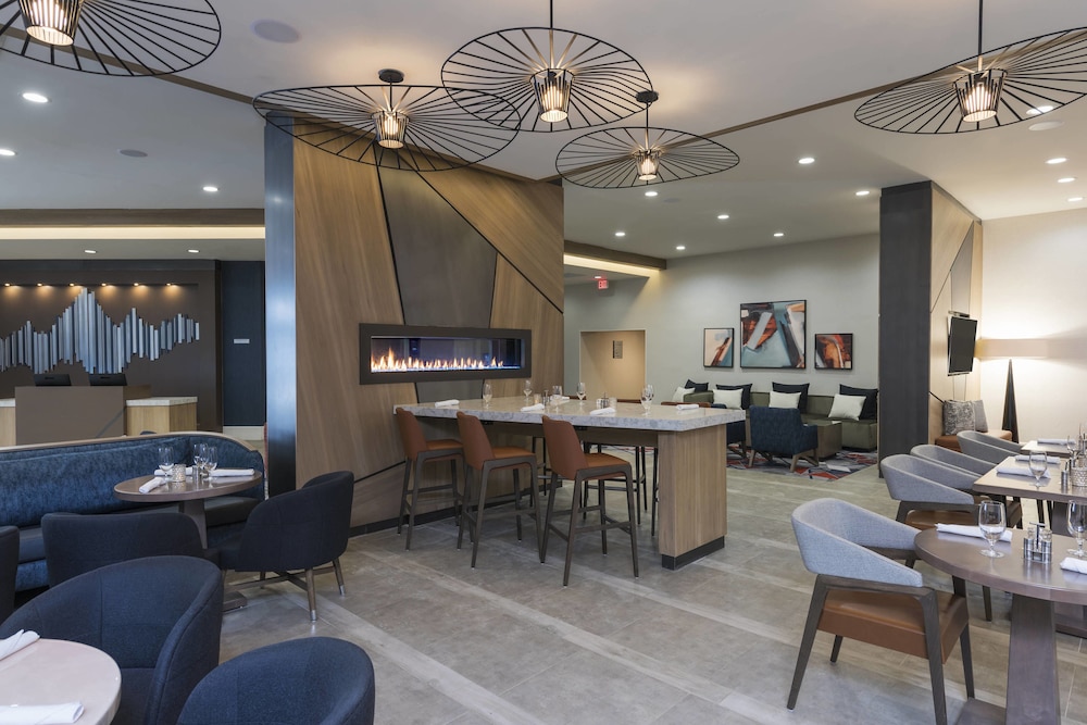 sonesta hotel grand rapids airport