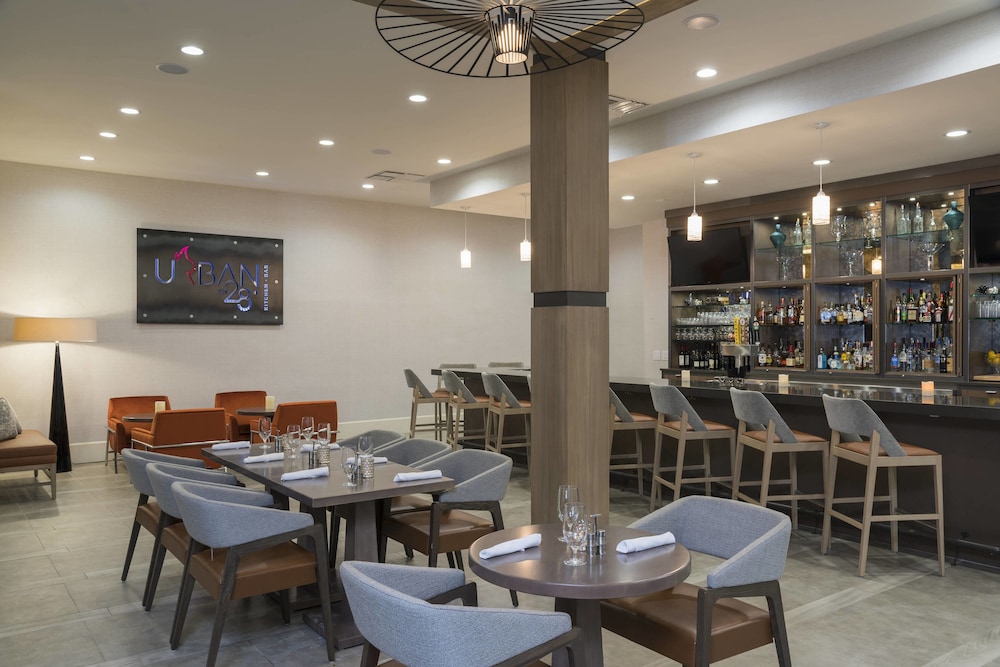 sonesta hotel grand rapids airport