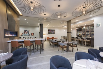 sonesta hotel grand rapids airport