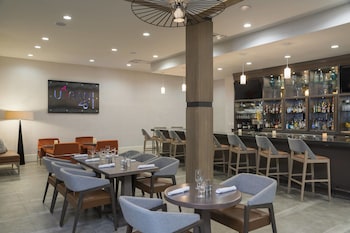 sonesta hotel grand rapids airport