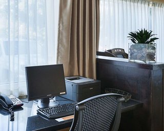 comfort suites medical center near six flags