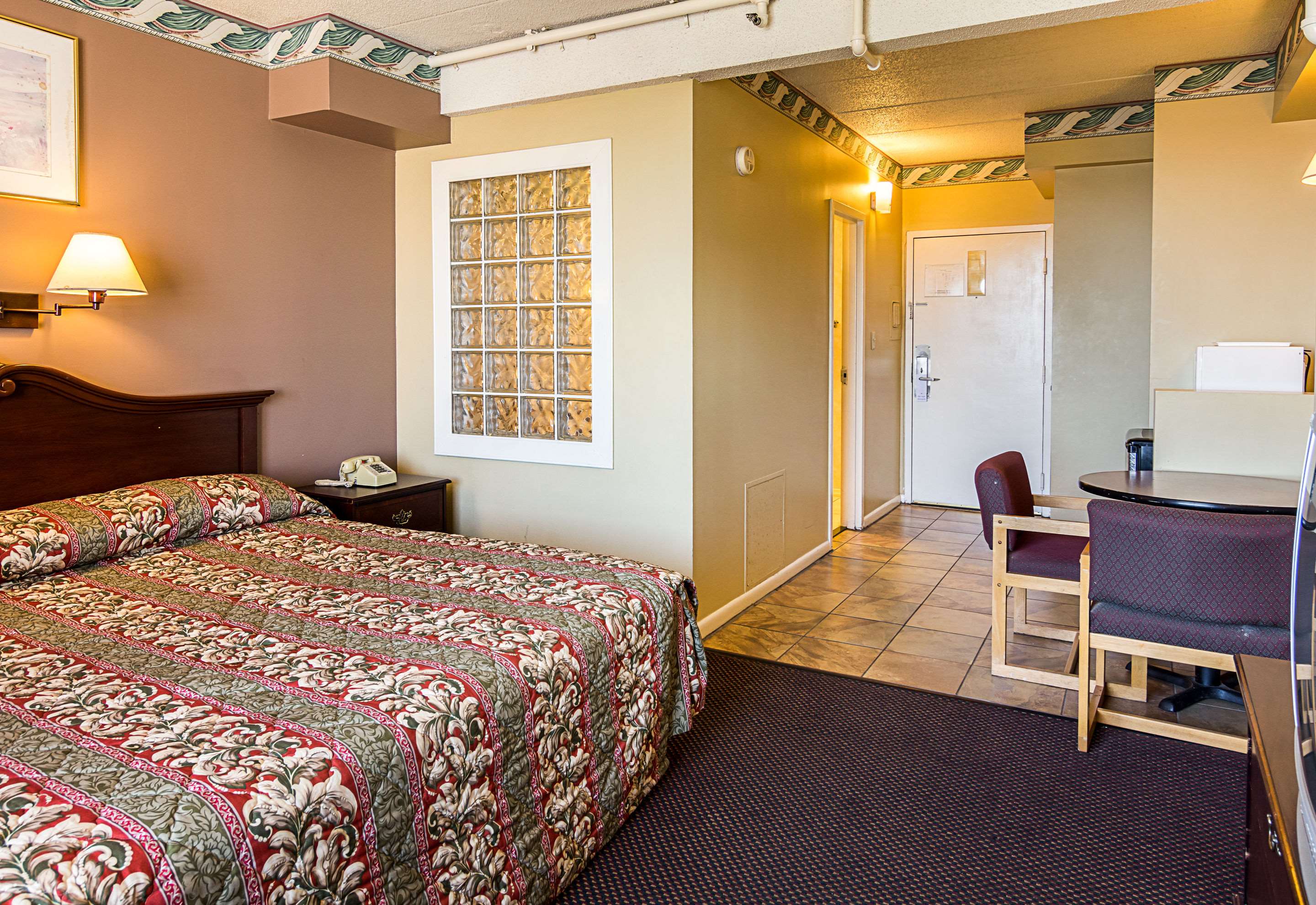 red roof plus and suites virginia beach seaside