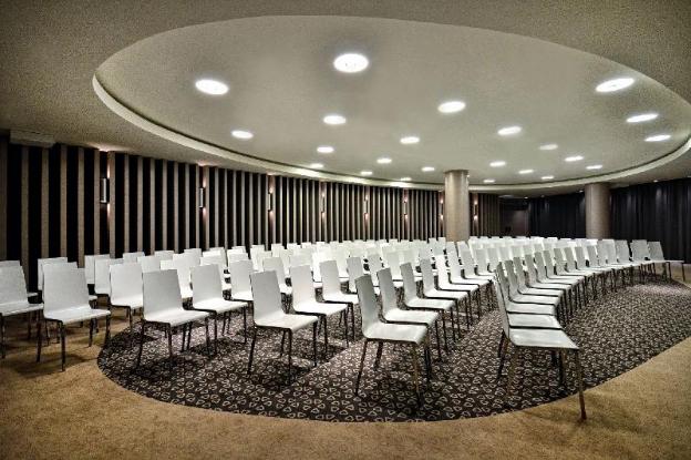 sound garden hotel airport