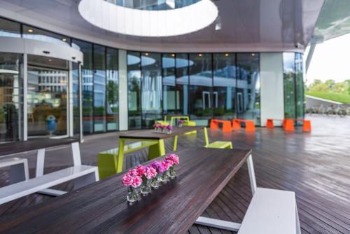 sound garden hotel airport