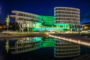 sound garden hotel airport