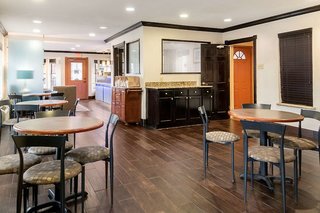 quality inn and suites dallas cityplace