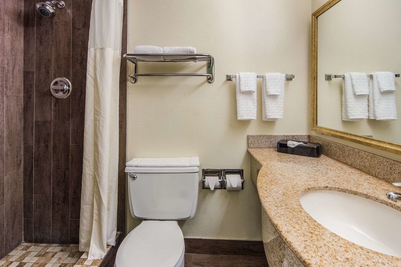 quality inn and suites dallas cityplace