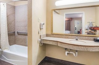 quality inn and suites dallas cityplace