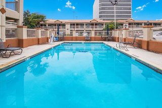 quality inn and suites dallas cityplace