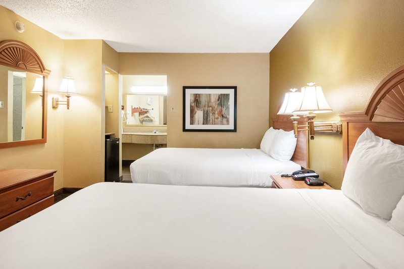 quality inn and suites dallas cityplace