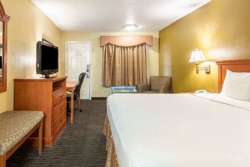quality inn and suites dallas cityplace