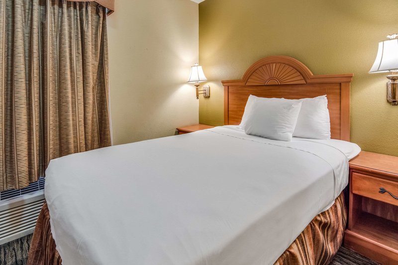 quality inn and suites dallas cityplace
