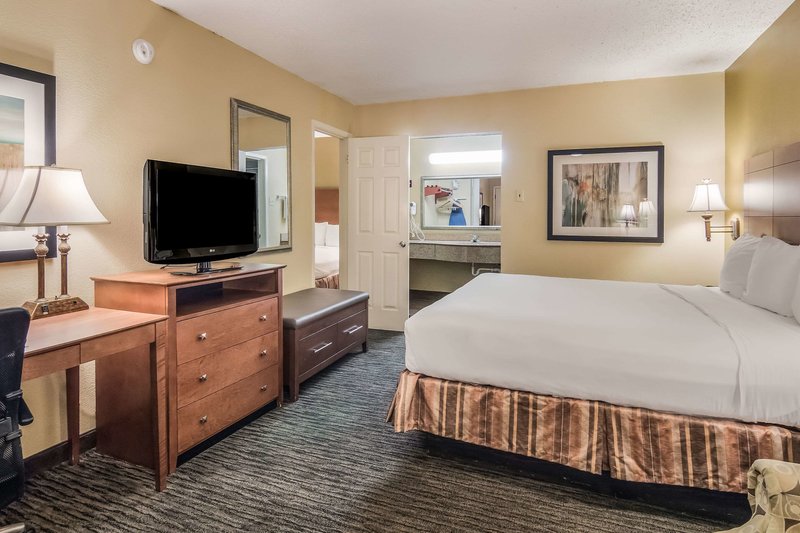 quality inn and suites dallas cityplace