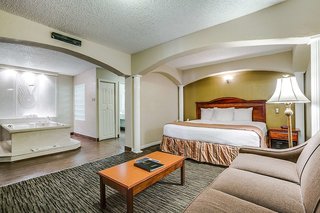 quality inn and suites dallas cityplace