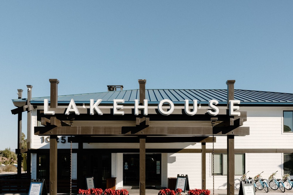 lakehouse resort
