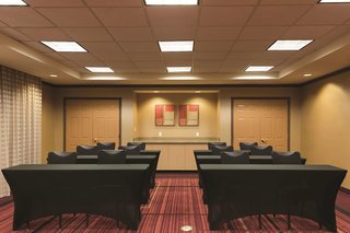 la quinta inn and suites by wyndham atlanta ballpark galleria