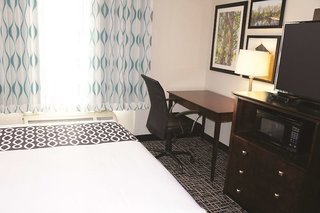 La Quinta Inn & Suites By Wyndham Denver Aurora Medical,Near Town Center At Aurora,3 star