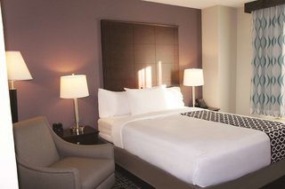 La Quinta Inn & Suites By Wyndham Denver Aurora Medical,Near Town Center At Aurora,3 star