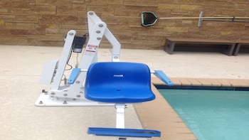 holiday inn austin airport by ihg