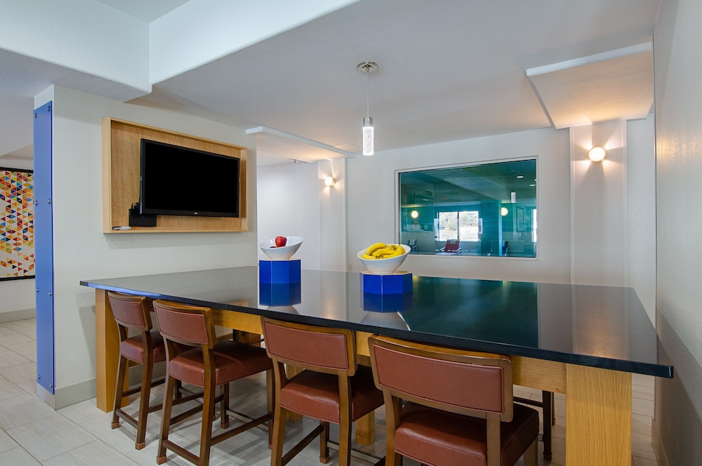 holiday inn express hotel and suites weston by ihg