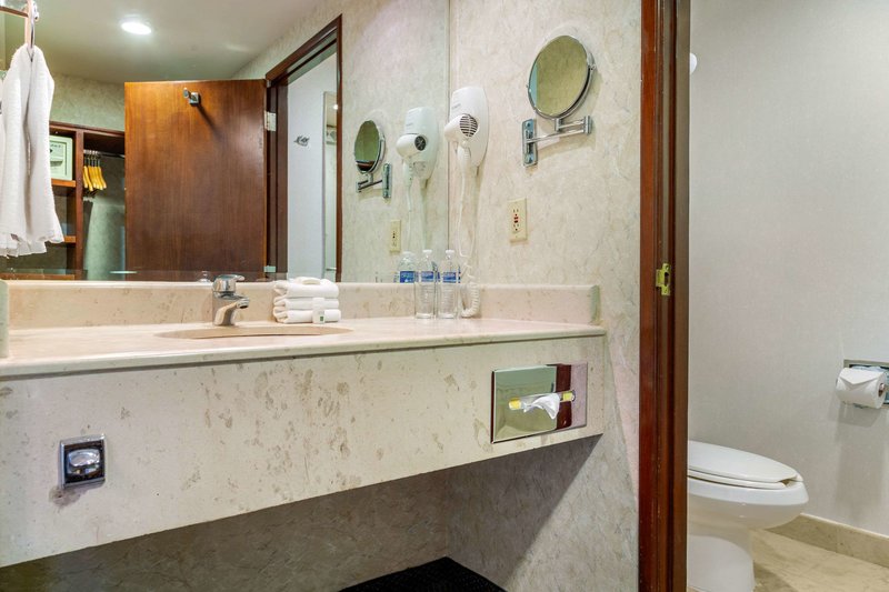 quality inn monterrey la fe