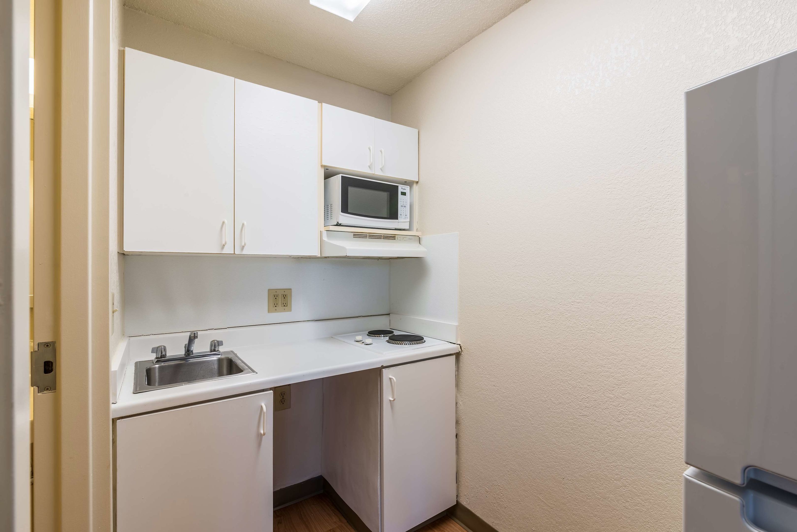 hometowne studios by red roof raleigh durham