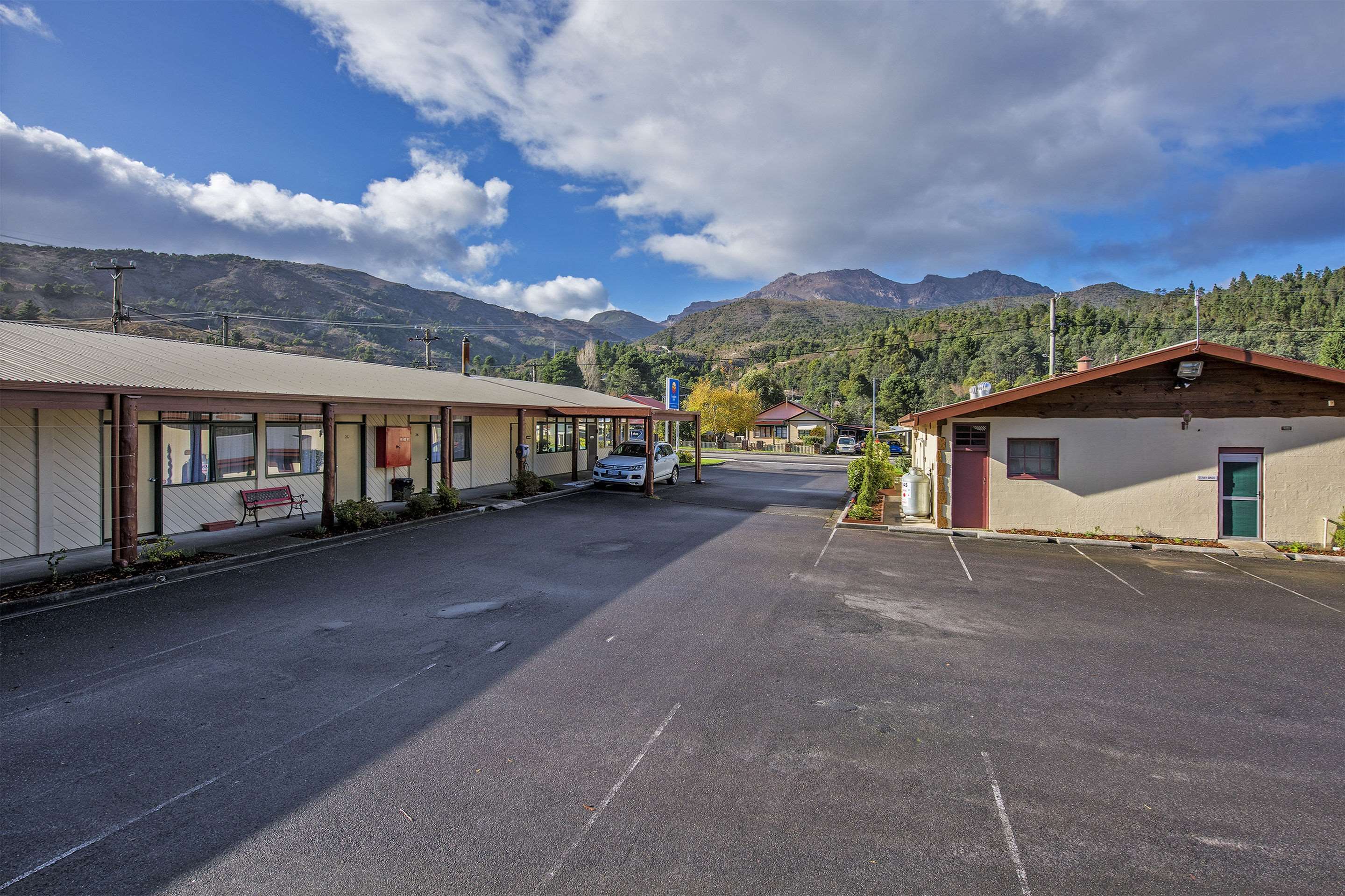 gold rush inn