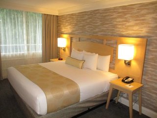 Best Western Plus University Inn,Winston-Salem>>Winston - Salem,4 star