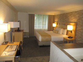 Best Western Plus University Inn,Winston-Salem>>Winston - Salem,4 star