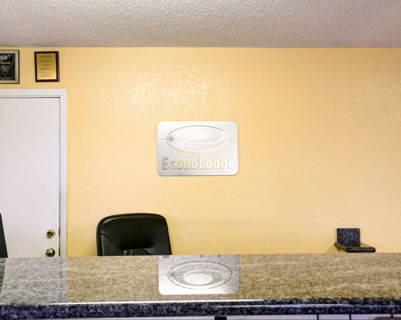 econo lodge san marcos university area