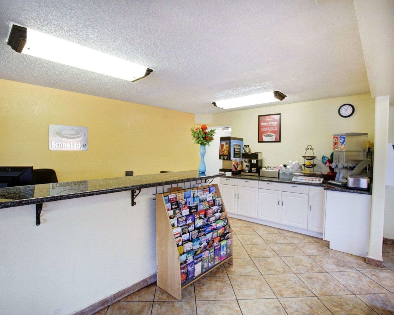 econo lodge san marcos university area