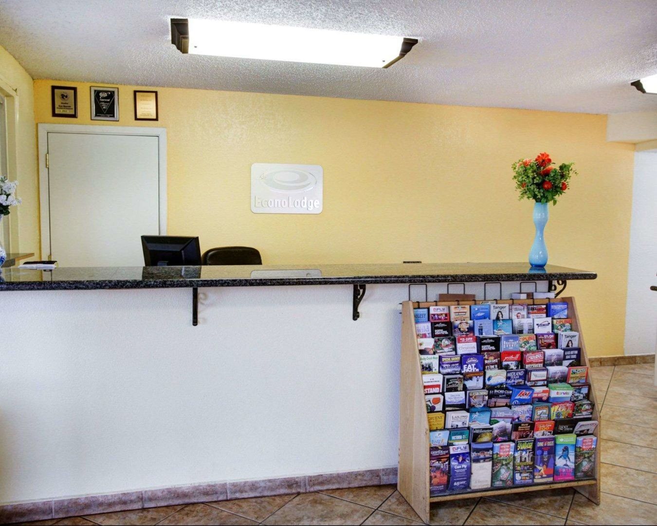 econo lodge san marcos university area
