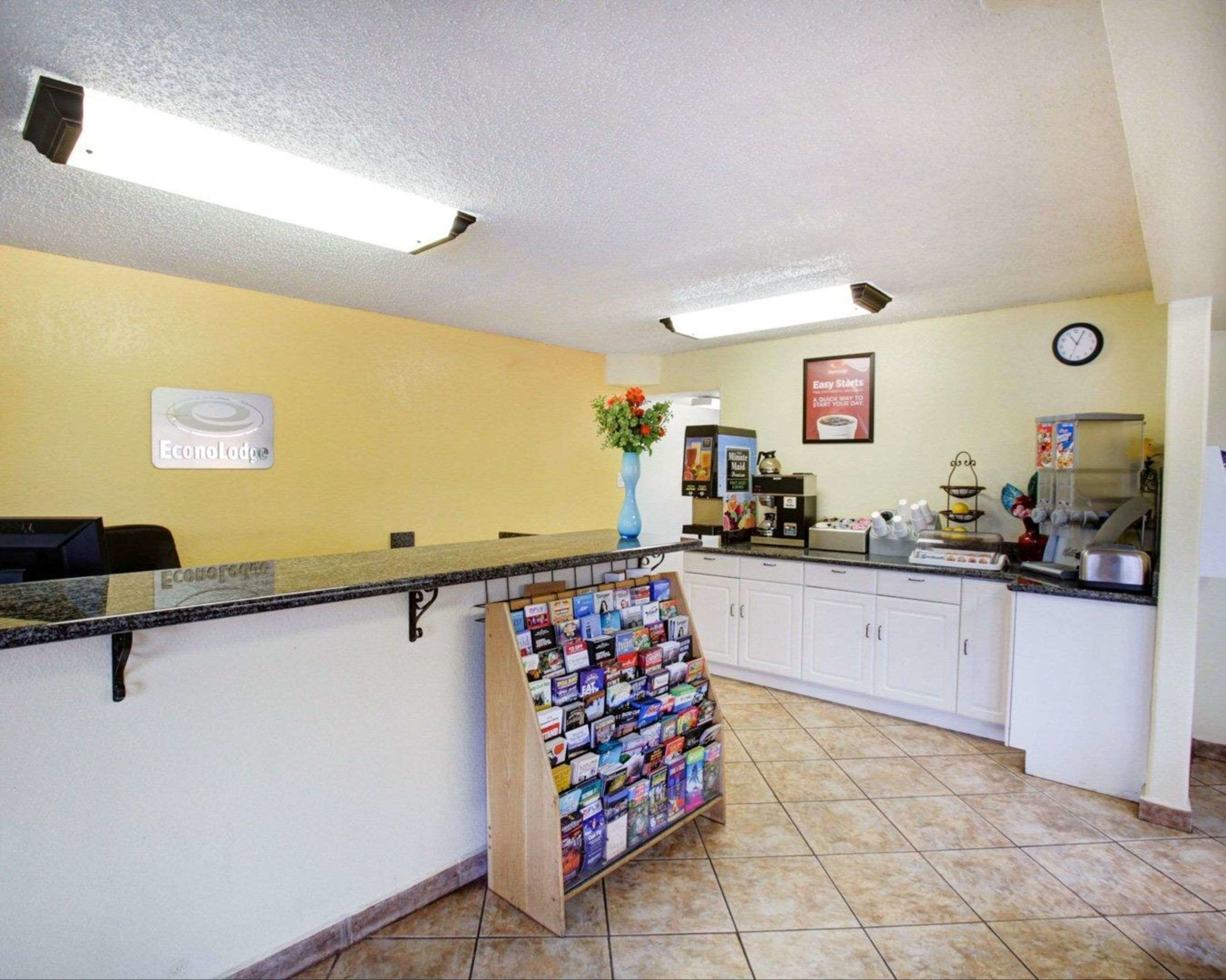 econo lodge san marcos university area