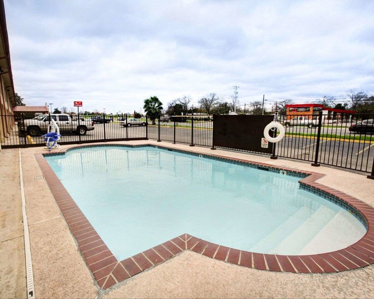 econo lodge san marcos university area