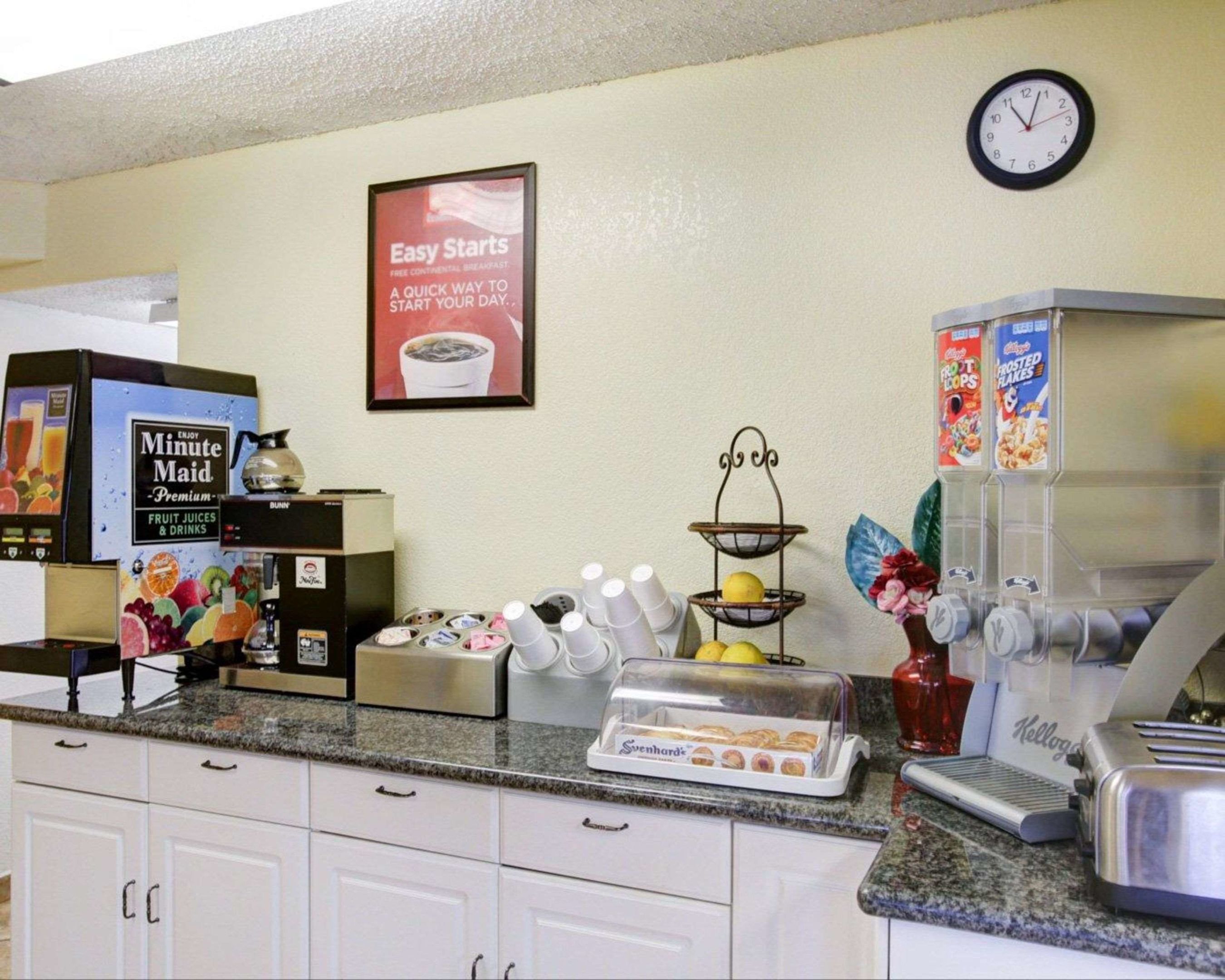 econo lodge san marcos university area