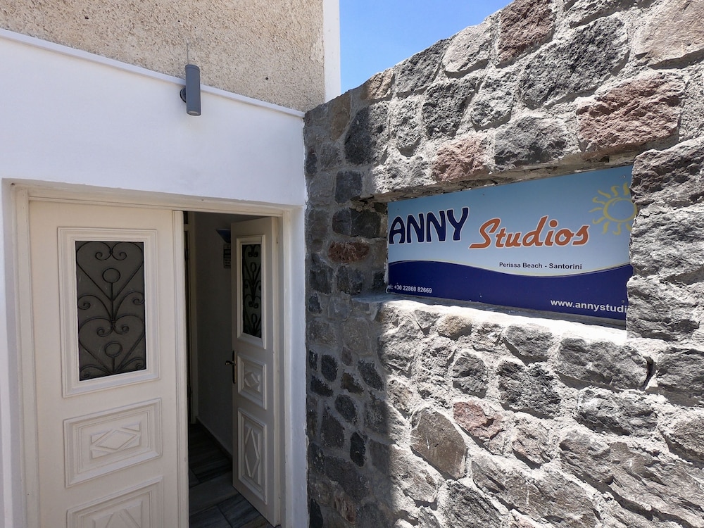anny studios perissa beach