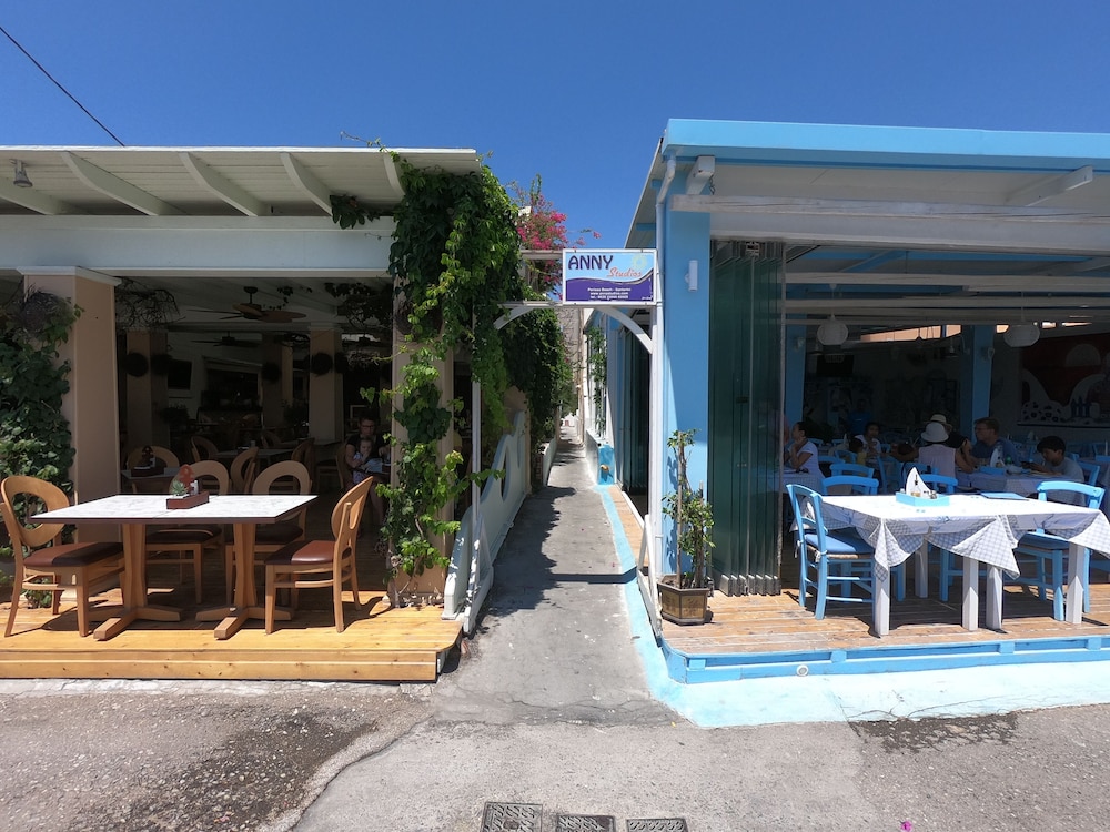anny studios perissa beach