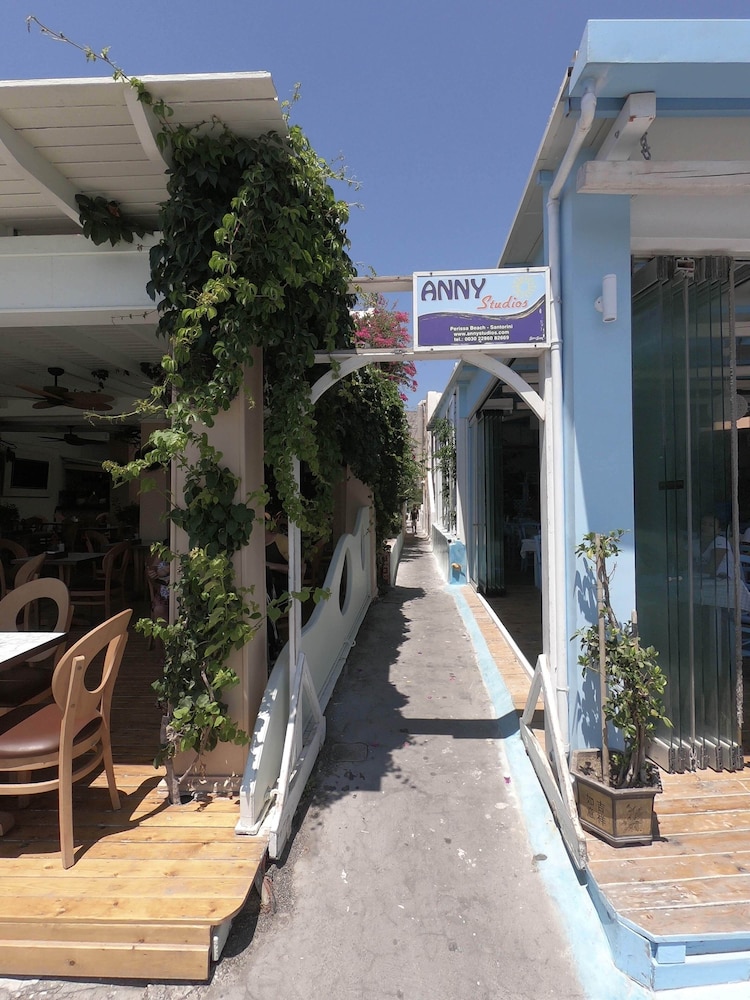 anny studios perissa beach