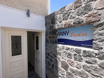anny studios perissa beach