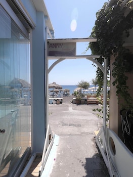 anny studios perissa beach