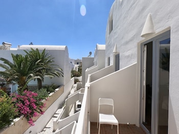 Anny Studios Perissa Beach,Kamari>>Fira,3 star