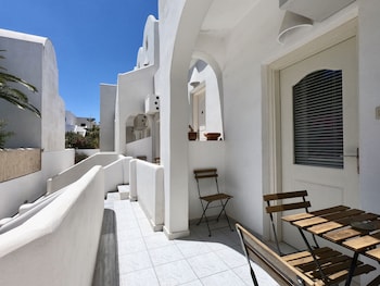 Anny Studios Perissa Beach,Kamari>>Fira,3 star