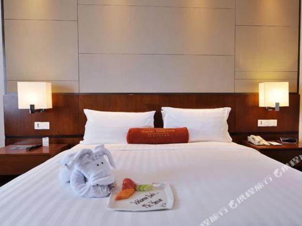 gumaya tower hotel semarang