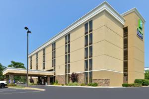Holiday Inn Express Worcester Downtown,Barre>>Auburn,3 star