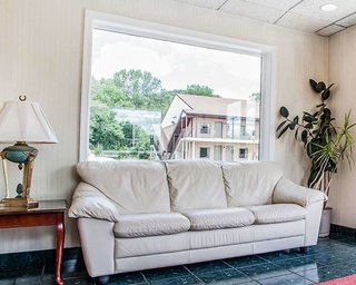 Econo Lodge Douglassville - Pottstown,Amity Township>>Amity Gardens,2 star